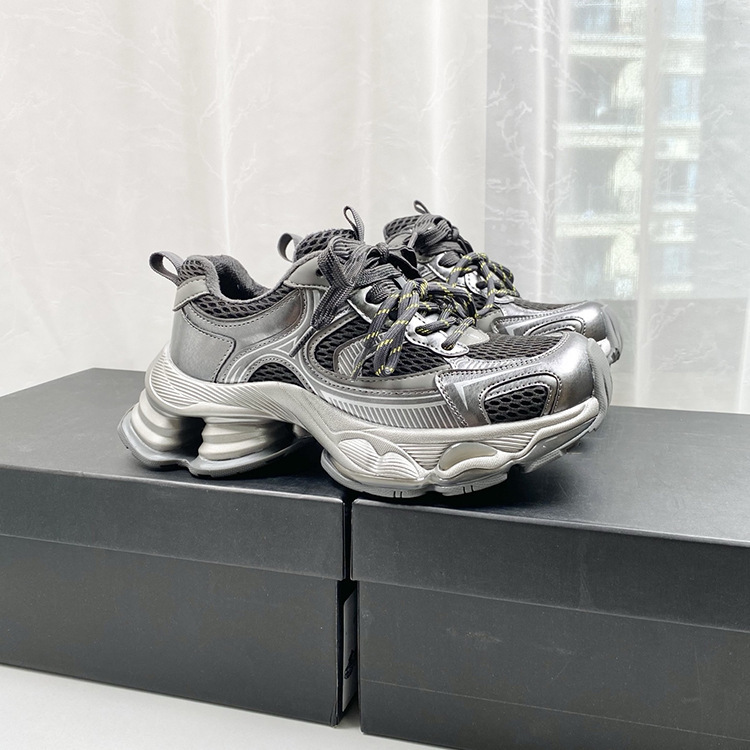 Thick-Soled Lightweight Dad Shoes for Women 2026 New Winter Women's Shoes Women's Popular Soft Soles That Are Not Tiring and Versatile