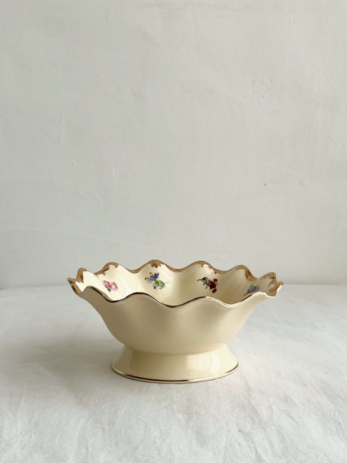 Luxury Pure Handmade Rice-Yellow Ceramic Plate with Gold Flower Trim, Double-Ear Handles, Heavyweight
