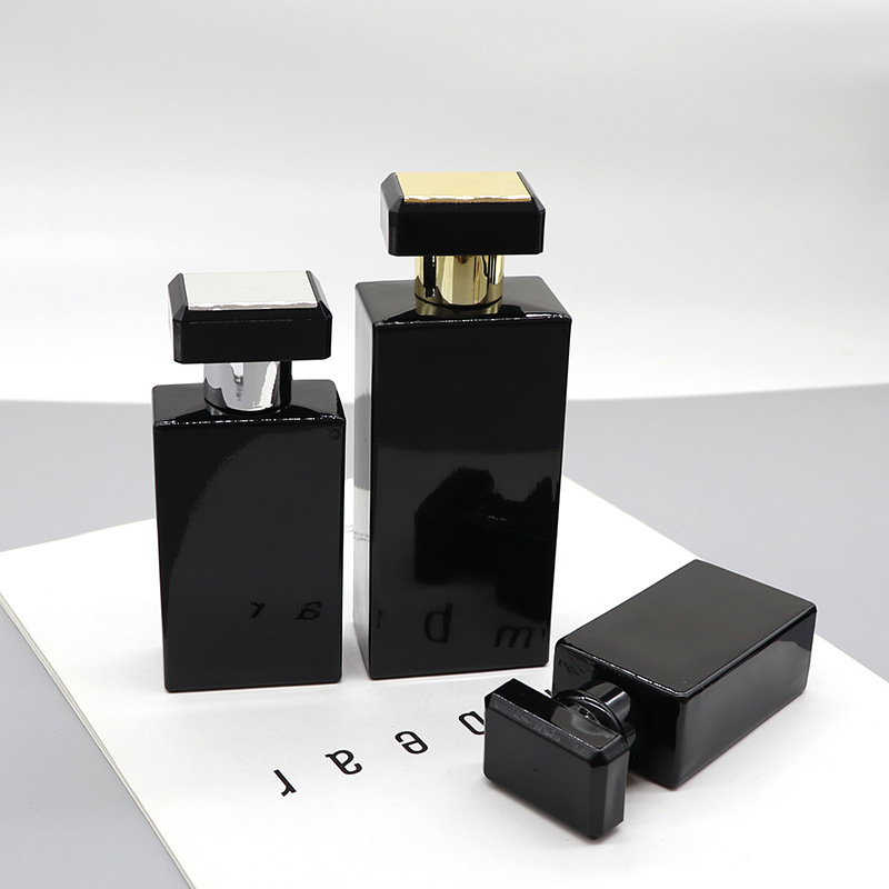 Botella de perfumes de bayonet negra mate botella de pulverización de presión cuadrada botella de cosméticos muestra pequeña botella de embalaje de vidrio botella vacía en stock