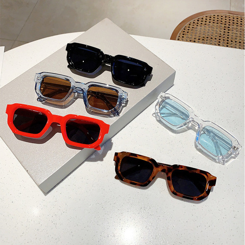 Square Small-Frame Sunglasses: Retro European & American Style, Minimalist Design, High-End Appeal, Fashionable Sun Glasses for Women