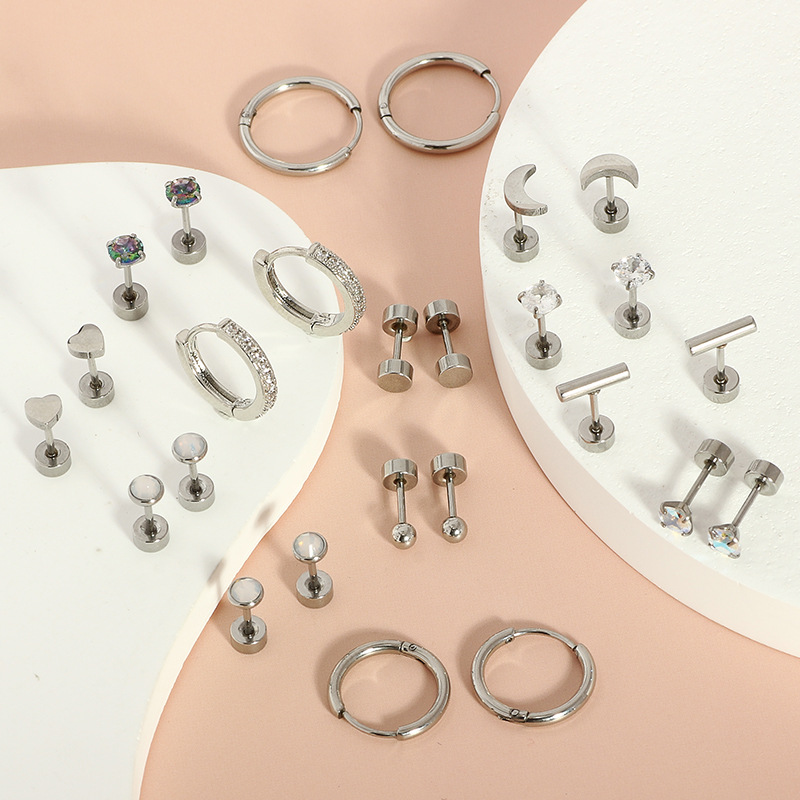 16G labret stud size and finish detail