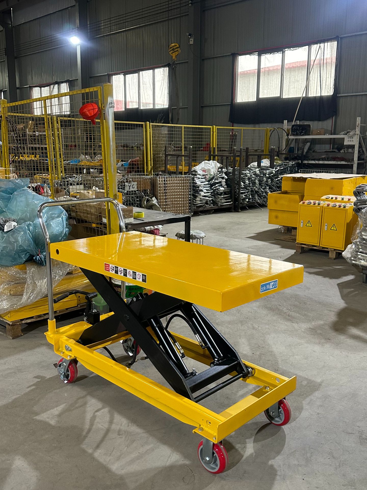 Manufacturer Customized Movable Scissor-Type Hand-Pushed Lifting Platform Cart, Hydraulic Lifting Platform, Electric Loading and Unloading Transport Vehicle