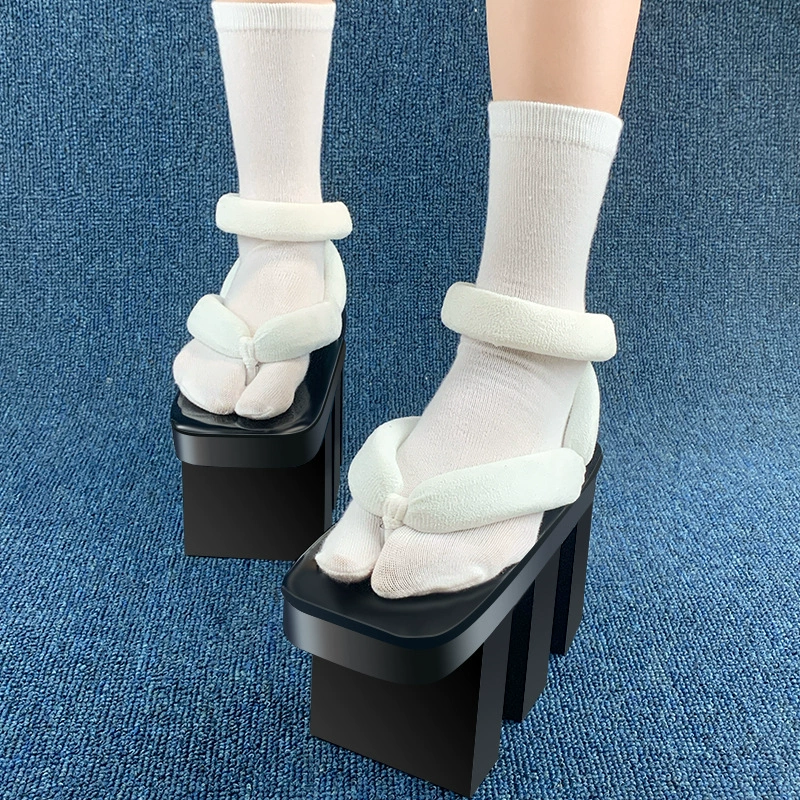 Я не знаю, как огненная обувь cos Butterfly шаг Шаохуа cos с тремя зубами