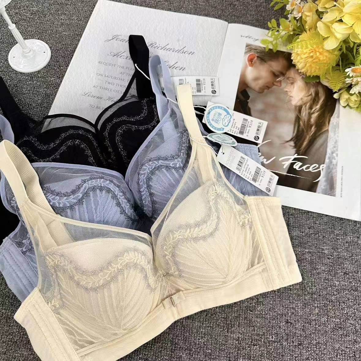 Nuevo sujetador de alta calidad de moda de encaje jacquard transpirable y cómodo ajustable anti-caída reunido tres filas de ropa interior de botón
