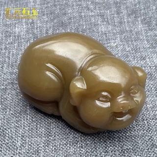 仿和田玉糖料手把件外蒙料糖色发财猪貔貅把玩件立体雕刻直播货源