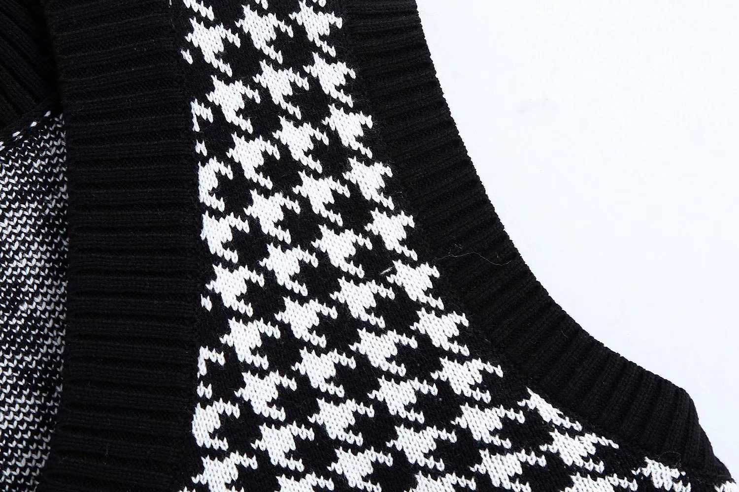 Sleeveless V Neck Houndstooth Knitted Vest NSAM115352