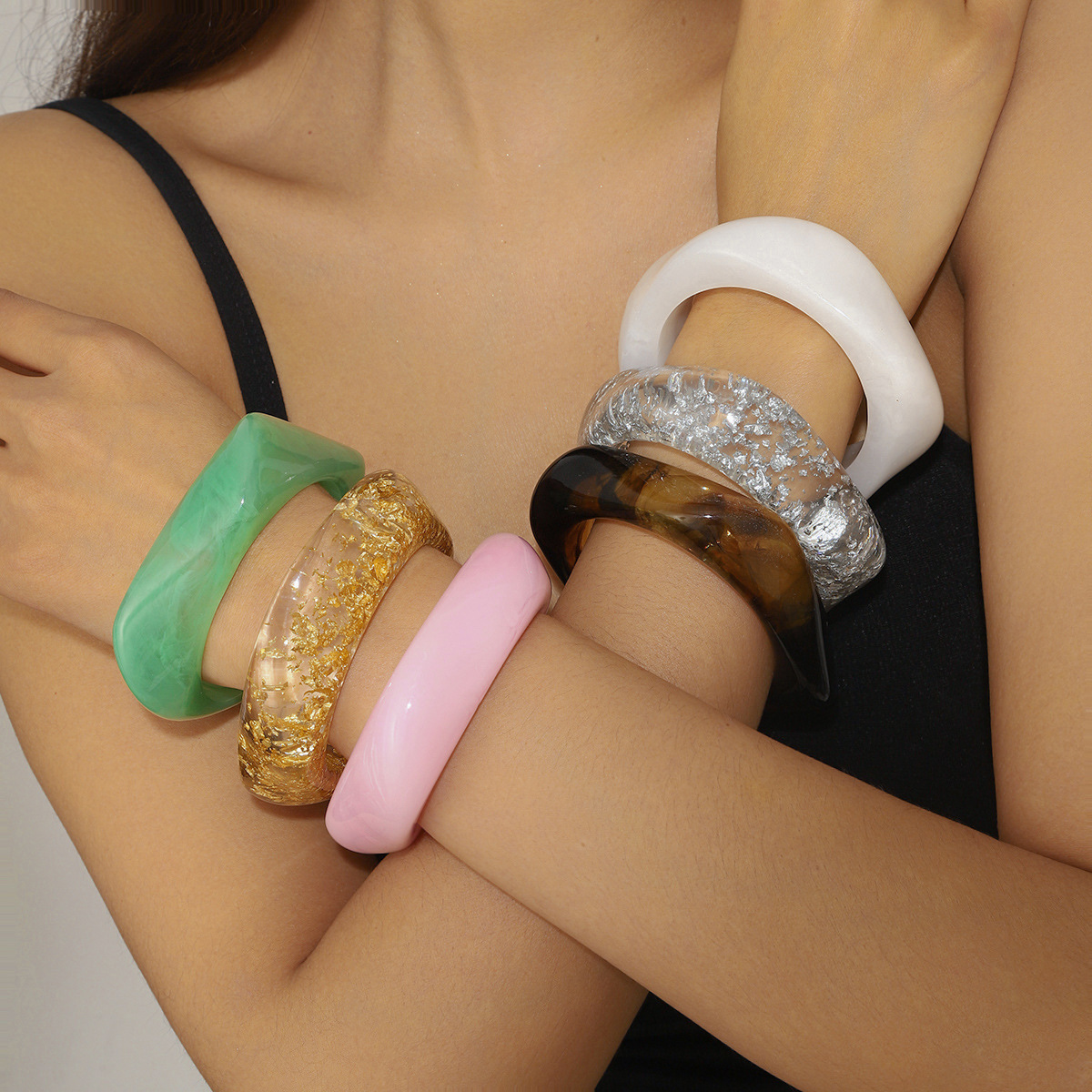 Fashionable transparent square bracelet