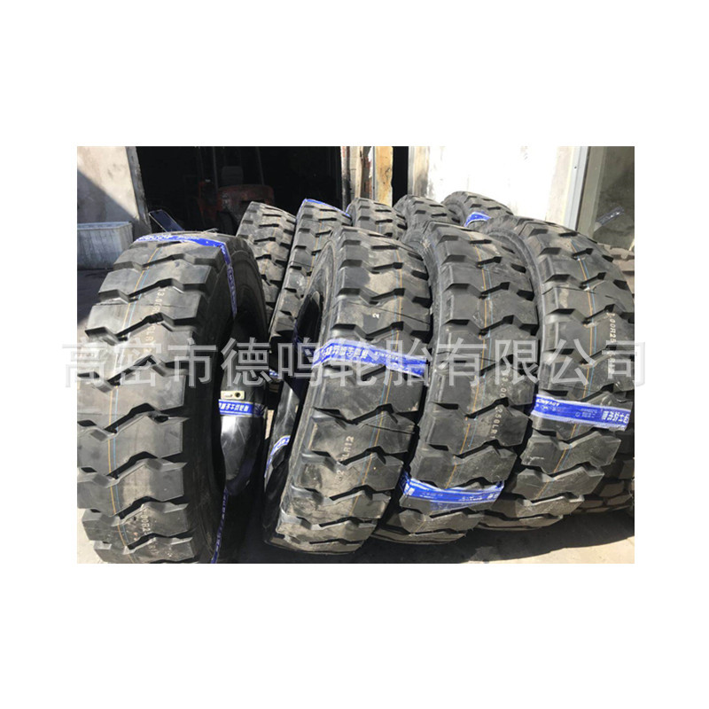 Suministre el coche ancho 1300R25 del cuerpo del volcado del neumático 13.00R25 de la maquinaria de construcción del acero