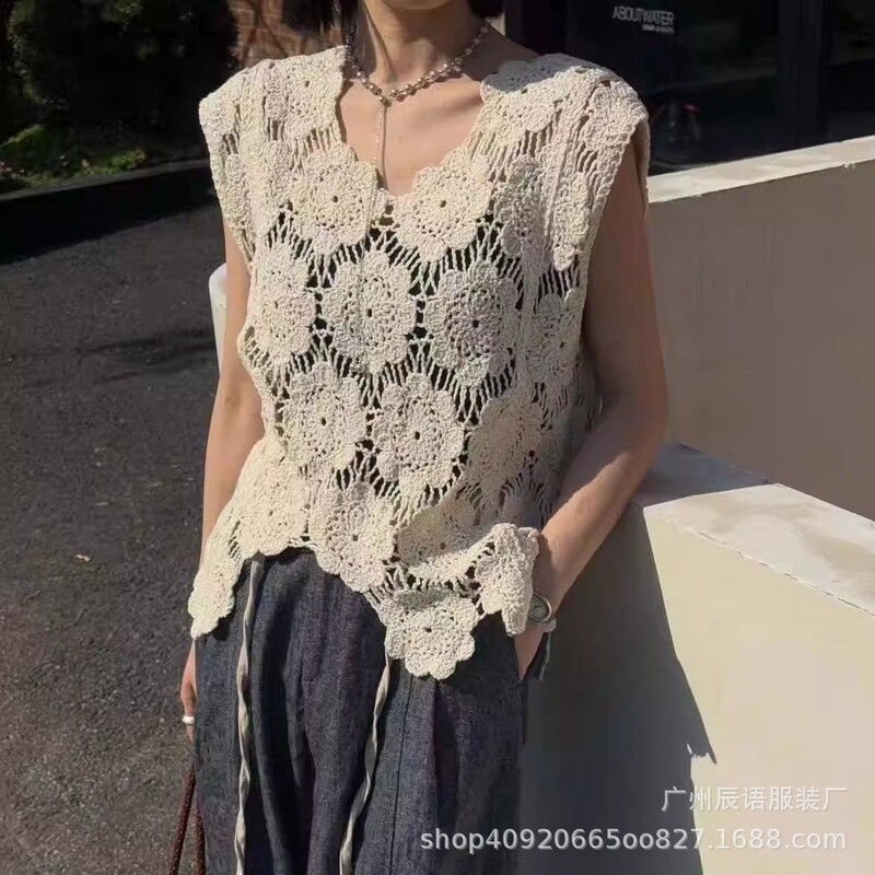 French-Style Heavy Crochet Hollow Sleeveless Knitted Vest for Women 2025 Summer Slimming Design Outerwear Blouse Top French-Style Heavy Crochet Hollow Sleeveless Knitted Vest for Women 2025 Summer Slimming Design Outerwear Blouse Top
