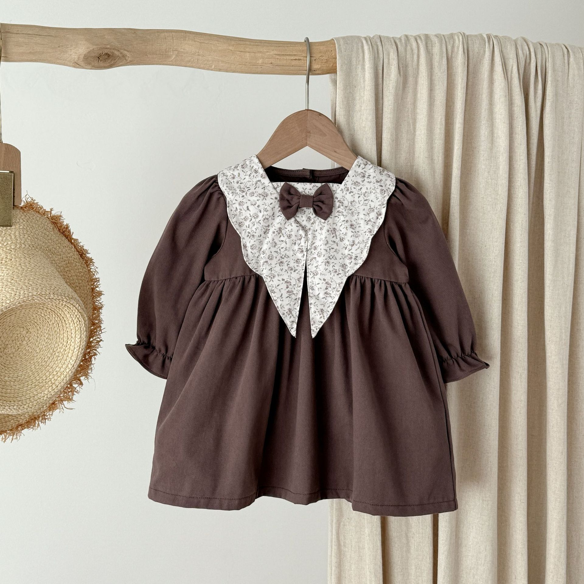 Brown flower collar