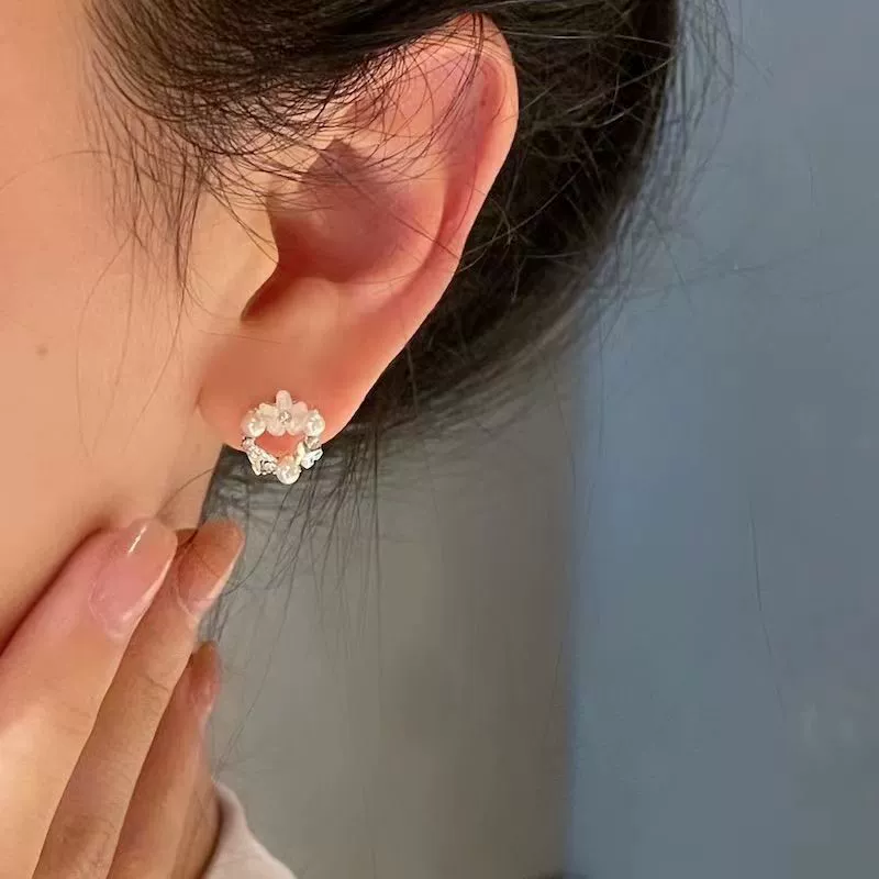 Sophisticated earrings, small universal set, flowered, simple and elegant design