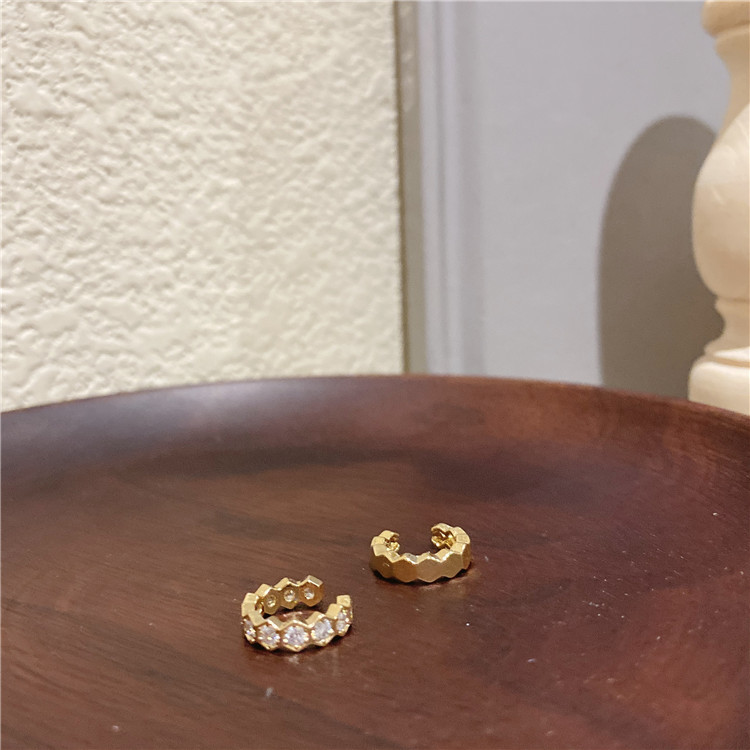 Corea del Sur nicho de diseño elegante clip de oreja 2022 nuevas mujeres de principios de primavera Luz de lujo de alto grado clip de hueso de oreja sin pendientes perforados