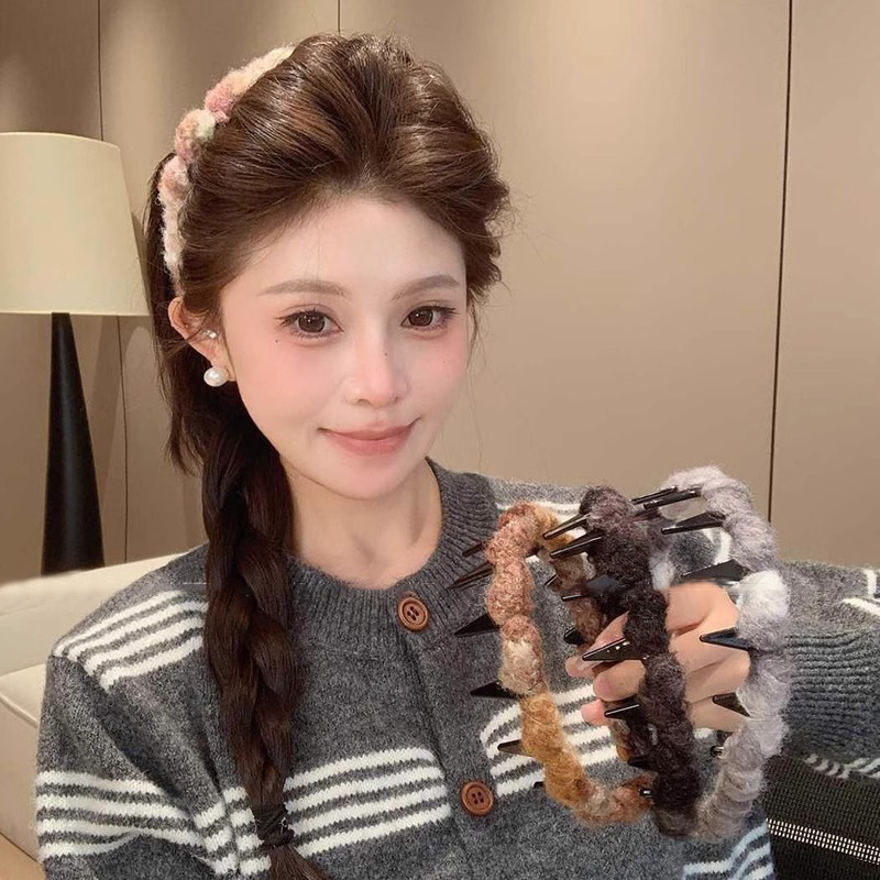 Perla negra ondulado peluche banda de cabello para mujeres 2025 nueva gama alta cráneo alto con dientes antideslizante banda de cabello de presión de cabello