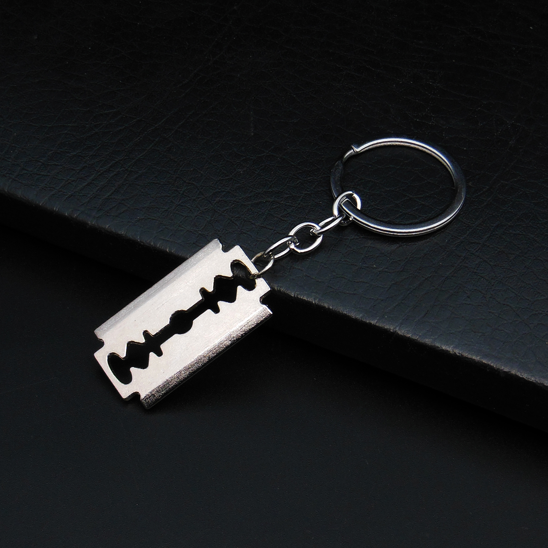 Herramienta de simulación transfronteriza llavero llave de metal creativo destornillador martillo llavero colgante coche pequeño regalo