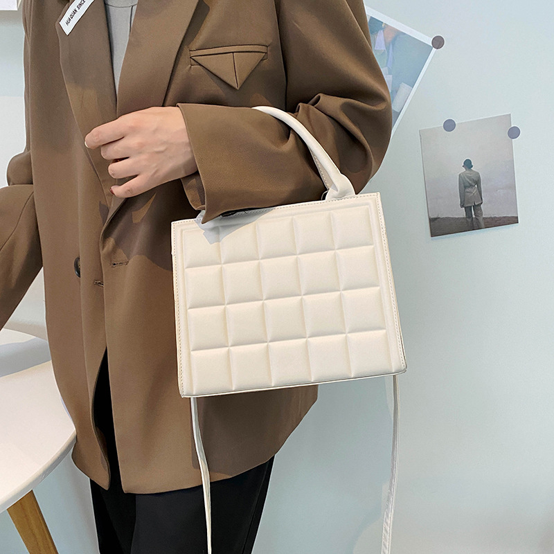 Fashion single shoulder bag Lingge versatile messenger small square bag