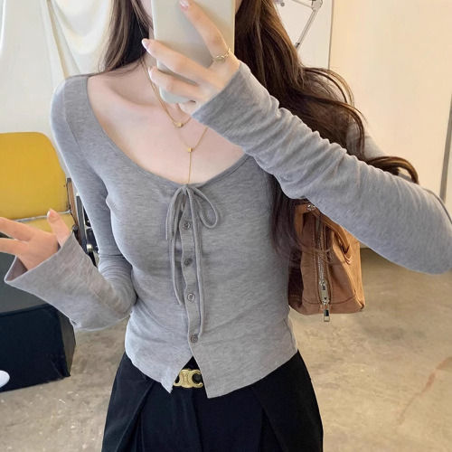 Korean-style unique and beautiful off-shoulder long-sleeved top, low-neck T-shirt for women, autumn best-selling sheer slim-fit figure-flattering short blouse