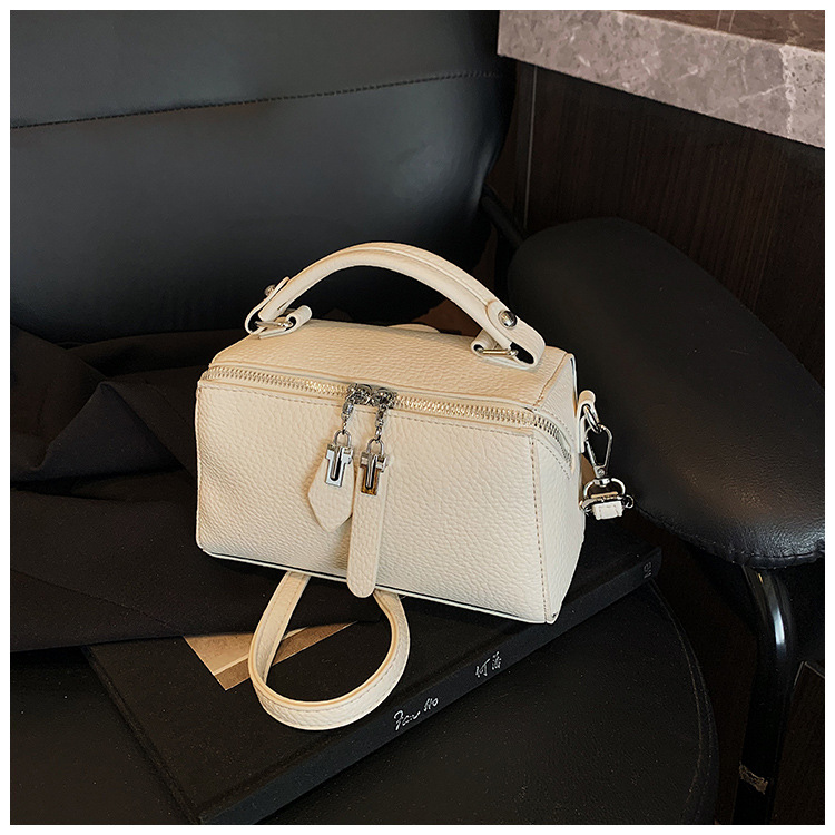 Korean retro fashion hand-held box bag for women 2025 new trendy and versatile small square bag, a niche and simple crossbody bag undefined