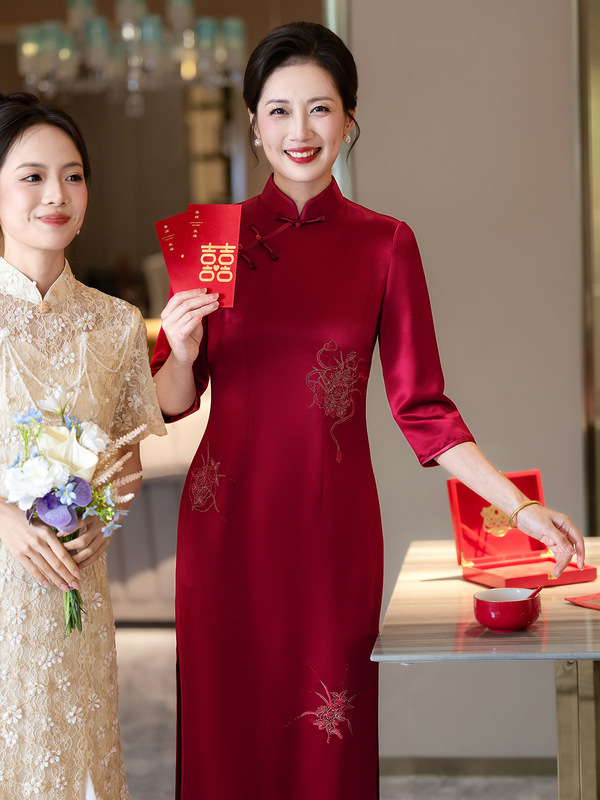 新款刺绣妈妈春秋装洋气连衣裙中年旗袍丈母娘喜婆婆婚宴礼服女|undefined