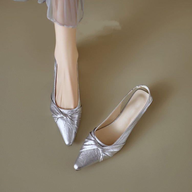 Sandalias francesas de belleza para mujeres verano 2026 nuevo temperamento punzante zapatos planos de piel suave cómodos zapatos con falda