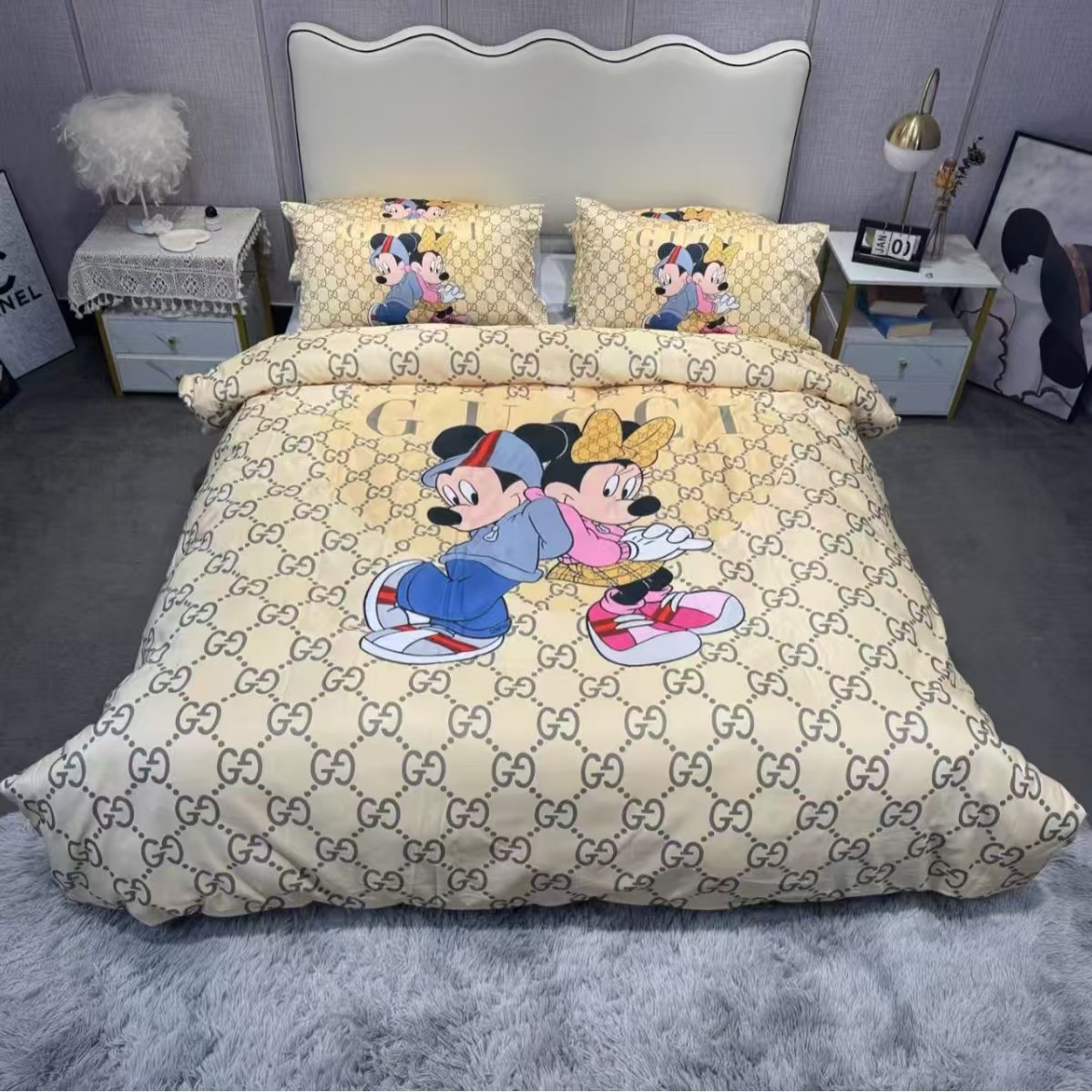 Gucci x Disney Mickey & Minnie Bedding Set (Set of 4) Beige