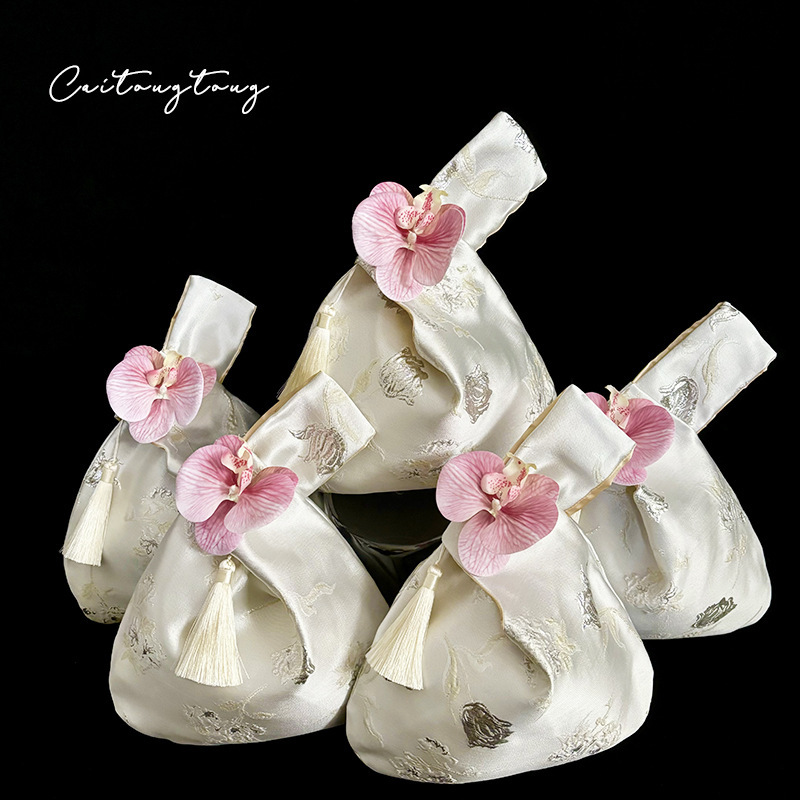 Gold Jacquard Phalaenopsis Tassel New Chinese Wrist Bag Chinese Clothing Accessories Bag Wedding Gift Bag