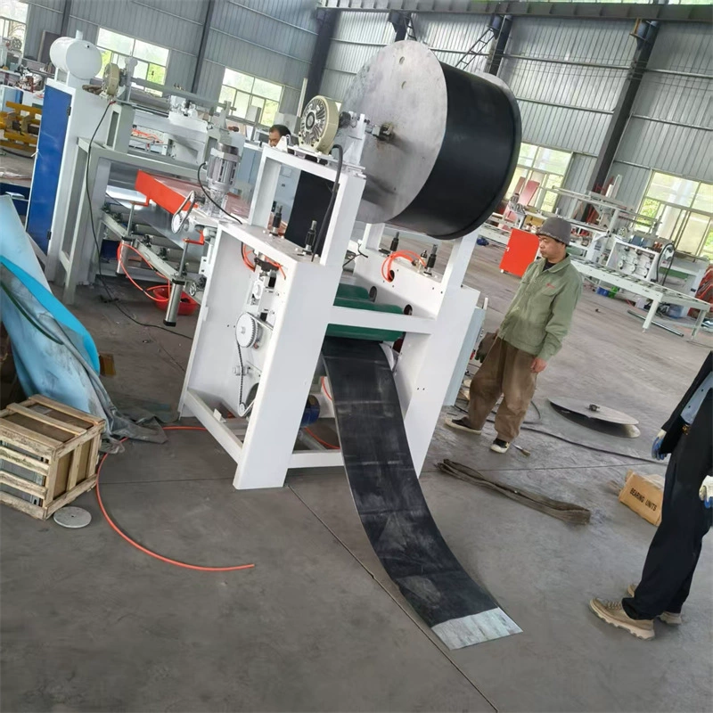 Машина для производства композитных материалов из оцинкованной стали и резины. Мы предлагаем машину для производства шпонов из резины и нержавеющей стали, а также машину для горячего ламинирования плоских материалов.