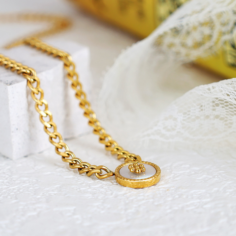 Collier ras de cou rétro géométrique en coquillage et strass_voghion.com