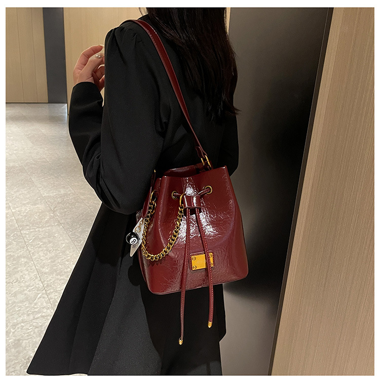 792g Weight Polyester Lining Material Sewing Thread Fashion Element String Closure Type Single Shoulder Strap Strap Type Bucket Bag Bags Type Casual, Street, Shopping Occasion Pu Leather Material Solid Color Pattern All Seasons Season Women's Gender Streetwear Style Bucket Shape Medium Size Women's Medium Pu Leather Solid Color Streetwear Sewing Thread Bucket String Bucket Bag 18
