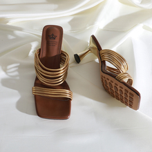 ɏ��2026�ļ��r��һ����Ů��ɫ�߸����Ś��|���ϕr��ŮЬ