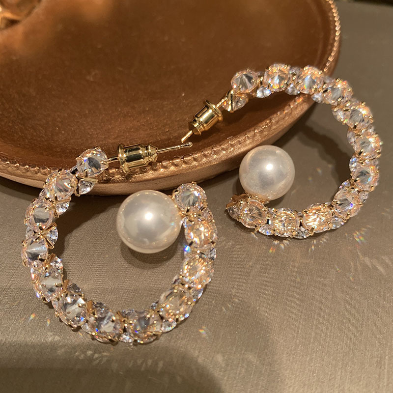 Elegant earrings