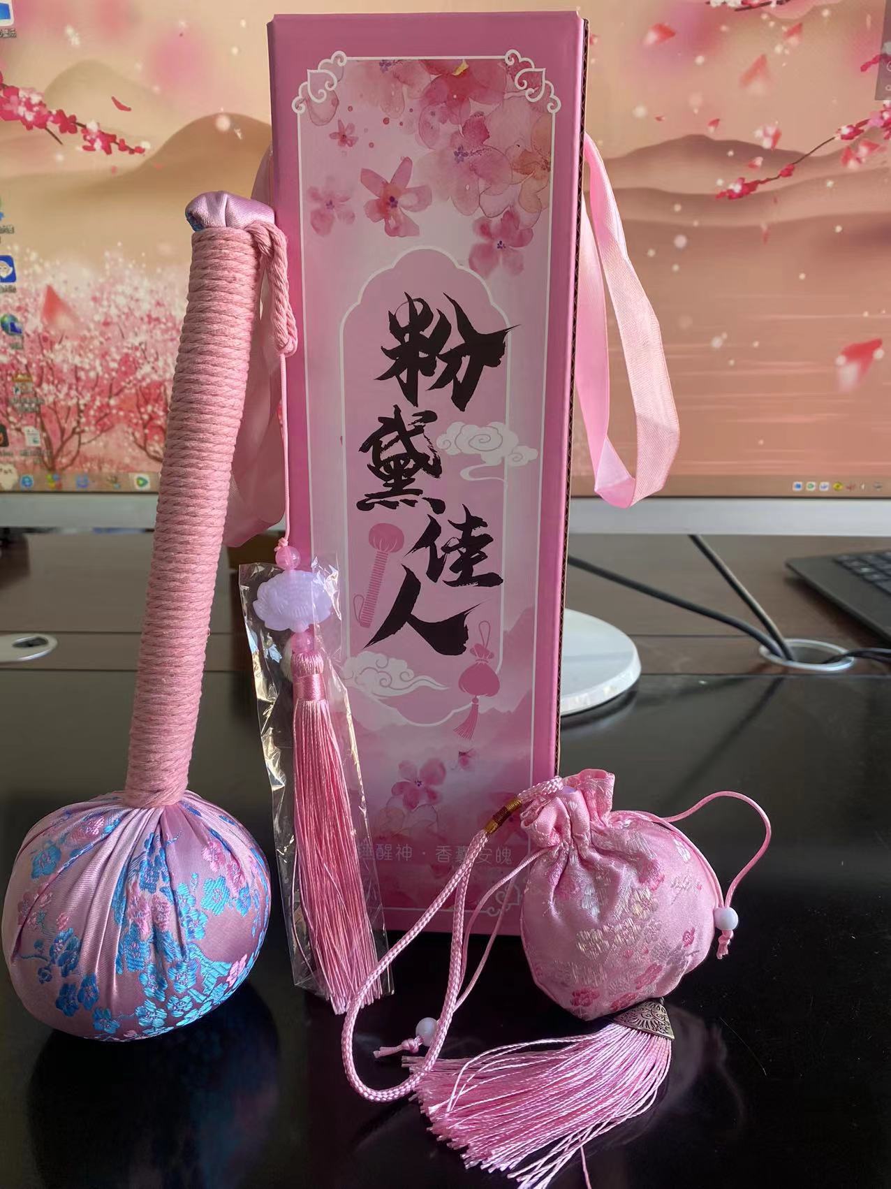 Mugwort Massage Hammer Ai Cao Chui 31cm Cotton Linen Wellness Stick for Neck Shoulder Body Tapping in use