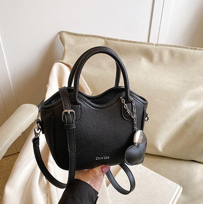 Bolsos pequeños de moda súper calientes de nicho para mujer 2025 nueva tendencia bolsa de cubo de aire extranjero estilo caliente de verano bolso de hombro de mano