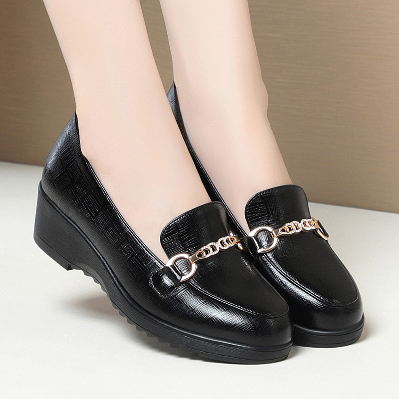 Spring and Autumn Style Thick-Soled Loafers with Oxford Outsole, Round Toe, Black Chain Decoration, Soft Leather, Soft Sole, Comfortable Shallow-Cut Single Shoes