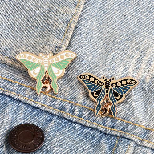 European and American temperament butterfly brooch alloy three-dimensional butterfly pin retro texture clothing accessories new product