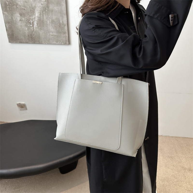 2024 otoño y invierno alta sensación de bolso de transporte de gran capacidad popular este año bolso de hombro de nicho retro bolso de tote