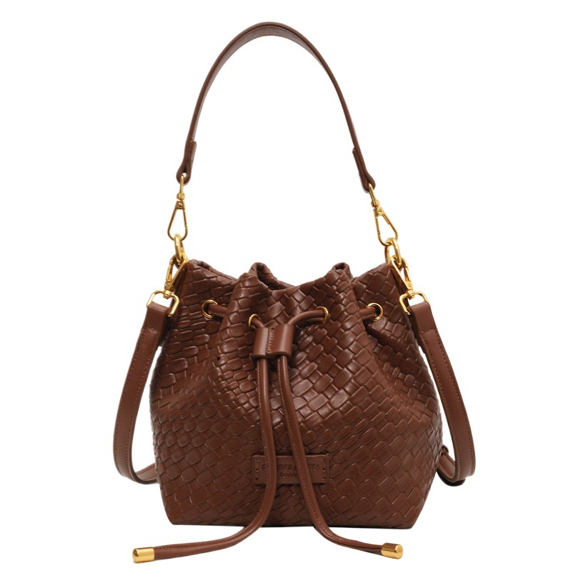 Nicho tejido bolsa de moda del todo fósforo para las mujeres 2023 nuevo retro cubo bolsa de alto grado sensible expreso popular bolsa de hombro