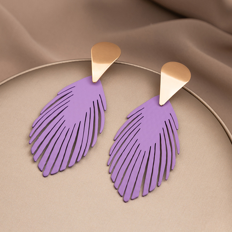 28g Weight Drop Earrings Classification 1 Pair Quantity Daily Occasion Iron Material Leaf Pattern Women'S Gender Plating Design Fashion Style 1 Pair Fashion Leaf Plating Iron Drop Earrings 2