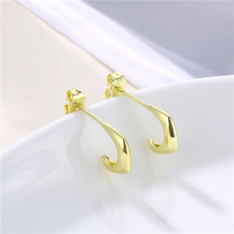 Wholesale Jewelry Irregular C-shaped Stud Earrings Nihaojewelry display picture 3