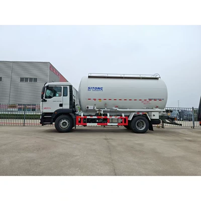 Sinotruk Powder and Granular Material Transport Truck, Bulk Cement Light Dust Fly Ash Transfer Tank Truck, Powder Tank Truck Export