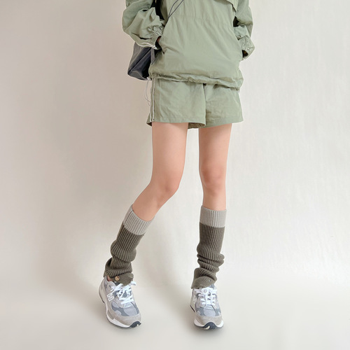 Autumn and winter knitted wool contrast color leg covers, versatile and slimming, button horns, color matching socks, hot girl subculture pile socks