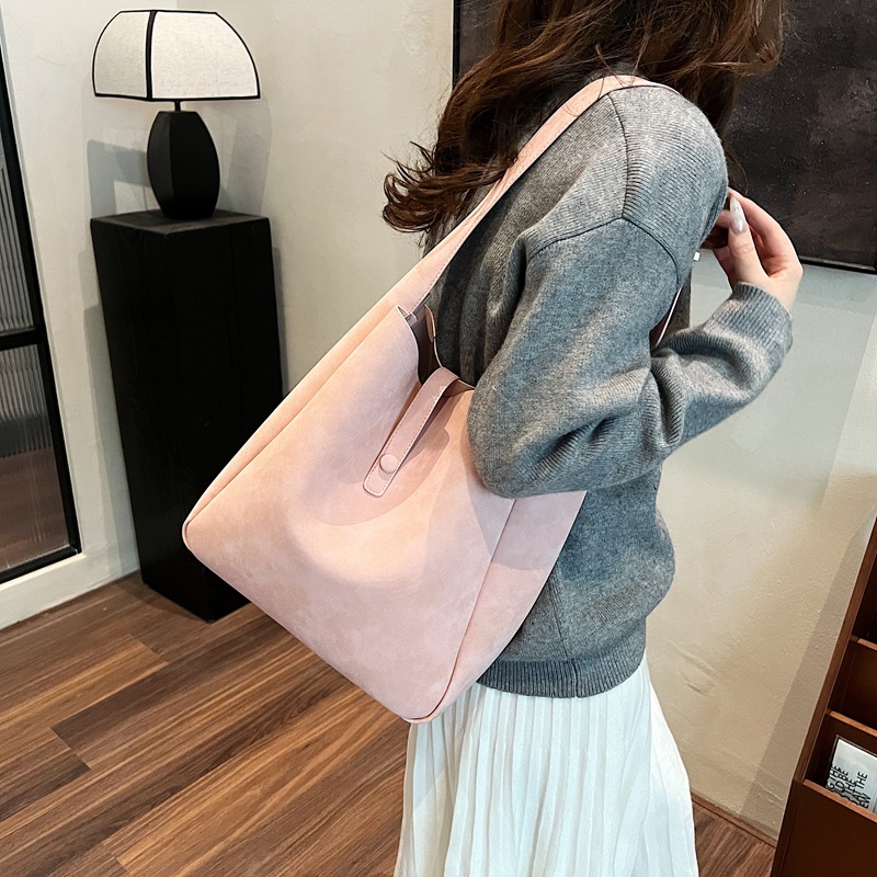 Bolsa de viaje de moda simple versátil para mujeres 2024 nuevo estilo coreano bolso de brazo de gran capacidad de hombro ancho bolso