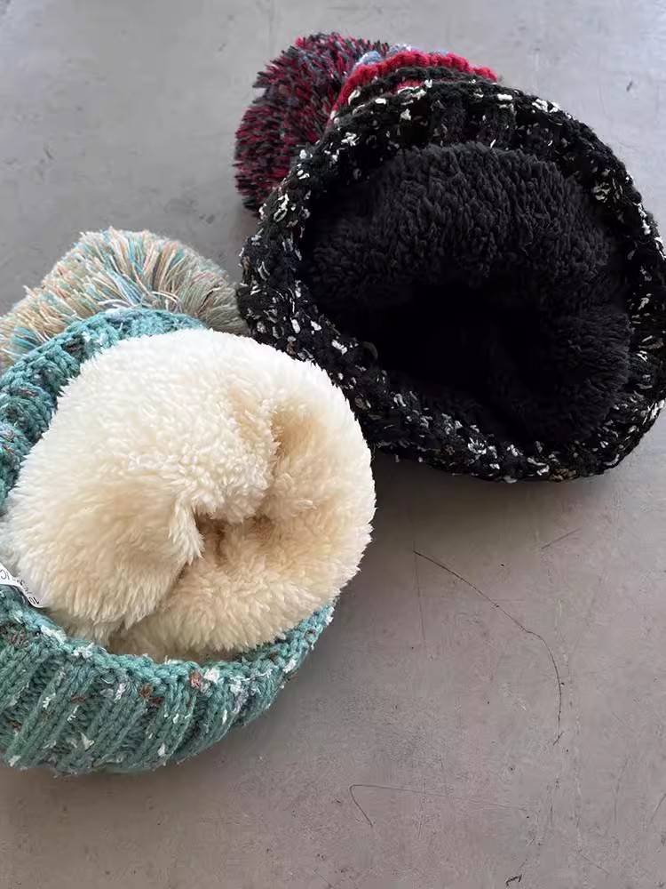 Berretto in lana da donna a righe con interno in peluche caldo_voghion.com