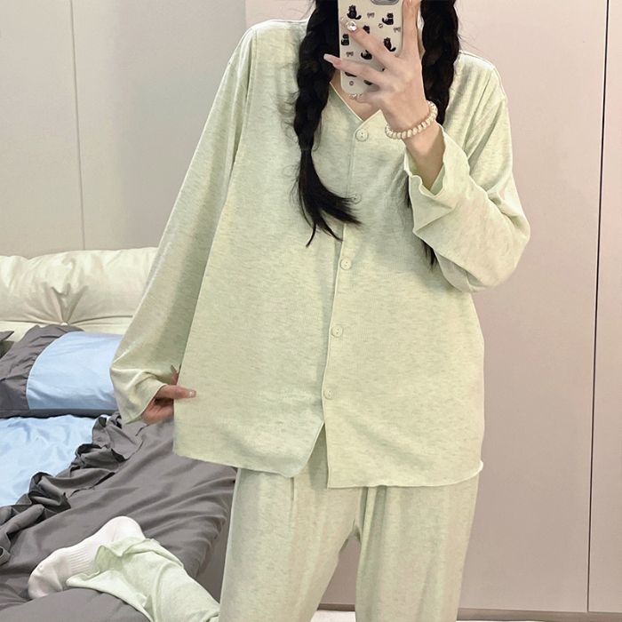 연한 초록색