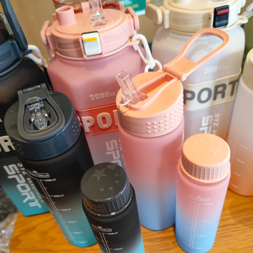 Large-capacity gradient water bottle fitness sports water bottle outdoor straw three-piece set hexagonal double drinking plastic water cup