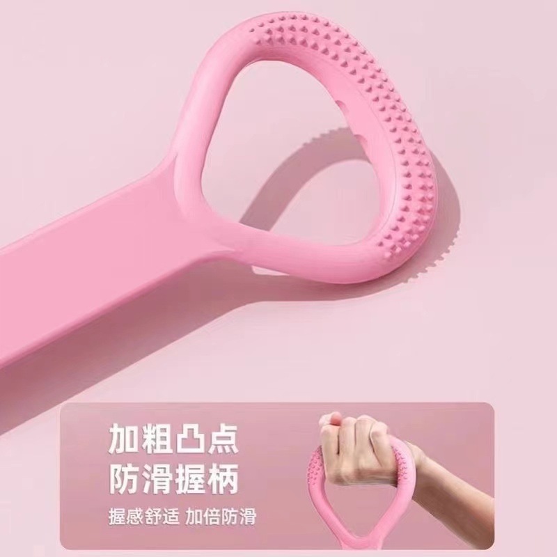引力器の女性は背中を開けて弾力性を持っています。|undefined