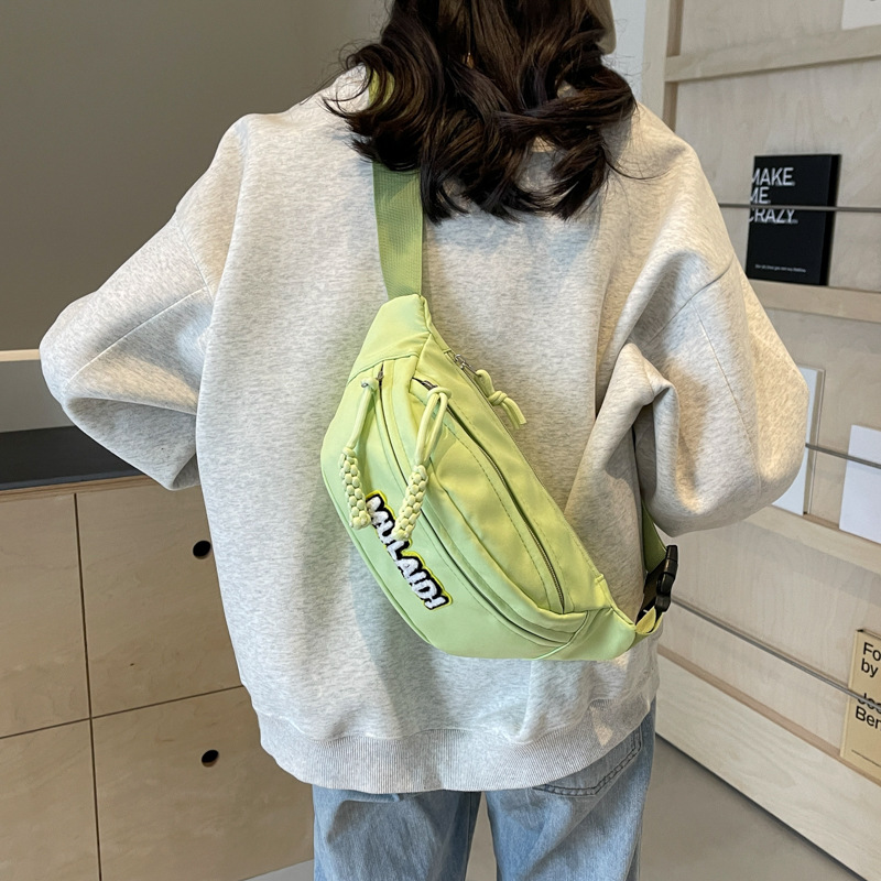 Bolso de verano para mujeres 2024 nueva moda versátil bolso de pecho casual nicho deportivo fresco bolso de hombro único