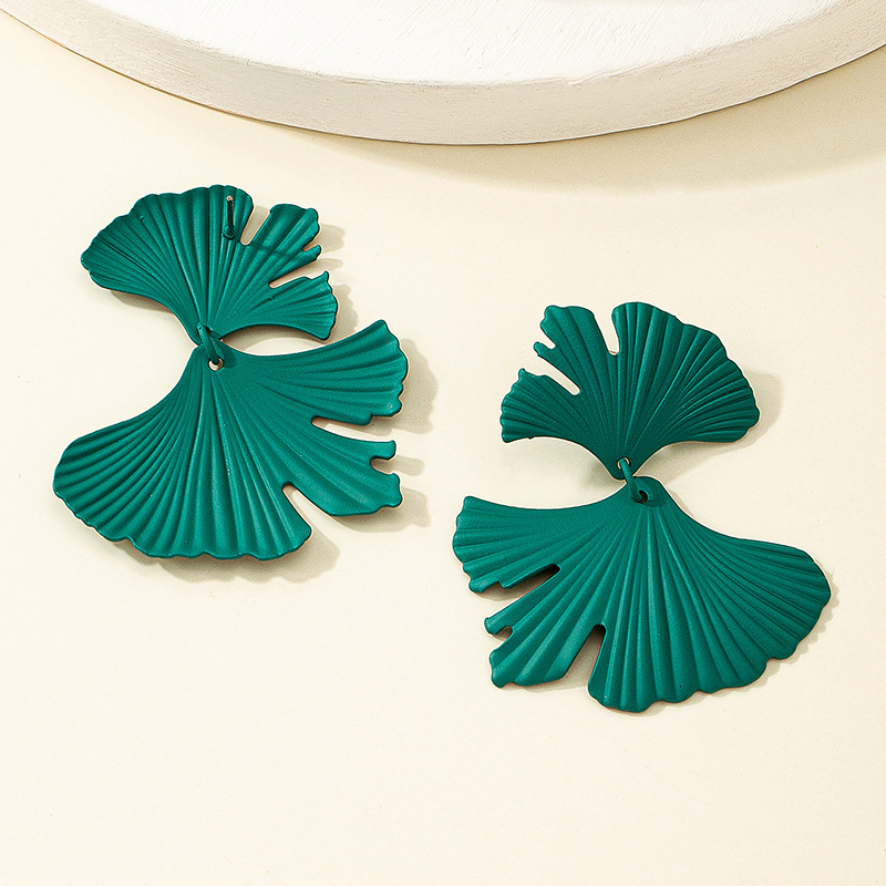 New Style Spray Paint Green Ginkgo Leaf Earrings display picture 5