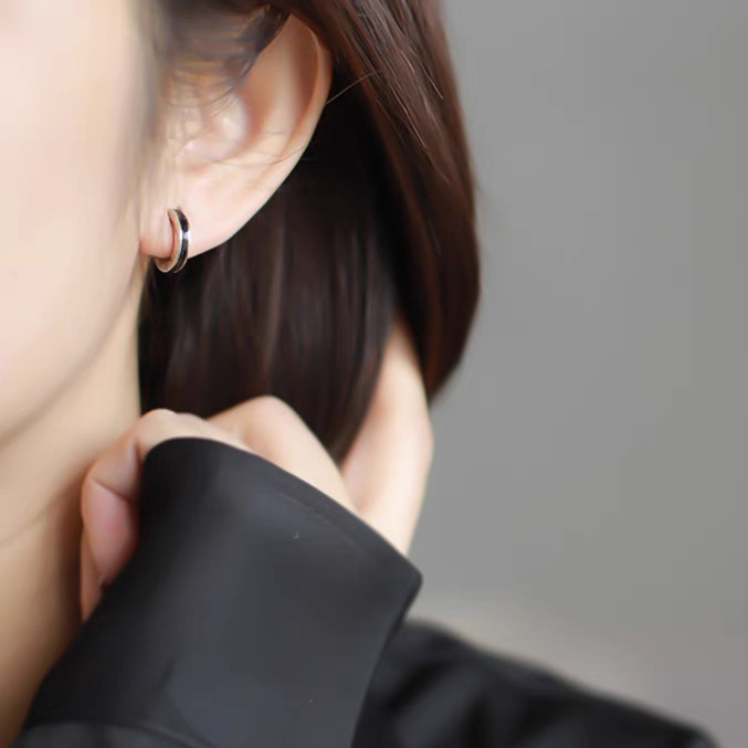 Minimalist Black Unisex Simple Hoop Earrings Ear Clips Mosquito Coil Style Non-Pierced Couple Style Cool Small Earrings Minimalist Black Unisex Simple Hoop Earrings Ear Clips Mosquito Coil Style Non-Pierced Couple Style Cool Small Earrings