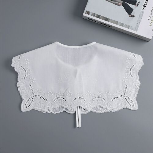 The small shawl woman's cloak matches the summer dress with a lace flower edge collar that is too low, creating an absolutely beautiful faux collar with a water lily design.