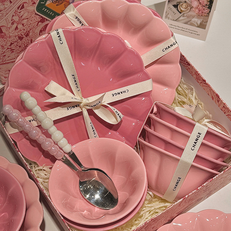 Creative Petal-Shaped Pink Bowl and Plate Set, High Aesthetic Value Ceramic Underglaze Color Rice Bowl, Soup Bowl, and Dish Set Combination Creative Petal-Shaped Pink Bowl and Plate Set, High Aesthetic Value Ceramic Underglaze Color Rice Bowl, Soup Bowl, and Dish Set Combination